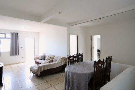 Sala de casa para alugar com 3 quartos, 110m² em São Lucas, Belo Horizonte