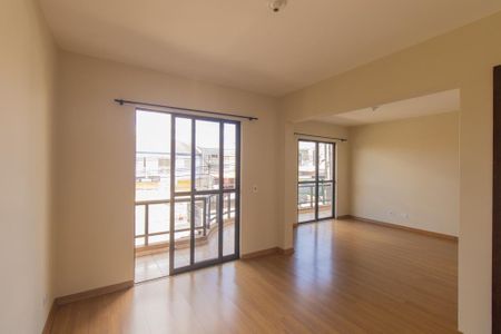 Sala de casa para alugar com 3 quartos, 121m² em Novo Mundo, Curitiba