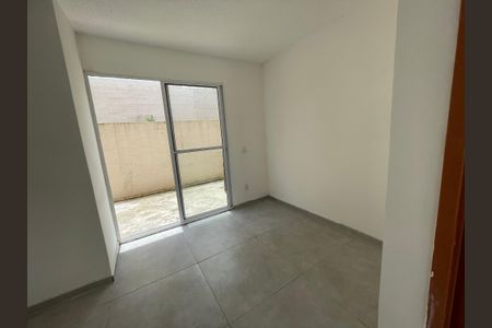 Sala de casa de condomínio para alugar com 2 quartos, 58m² em Caucaia do Alto, Cotia