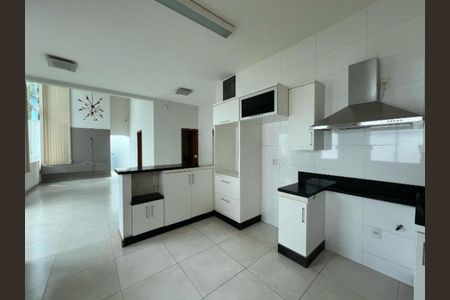 Casa para alugar com 4 quartos, 240m² em Cidade Jardim, Uberlândia