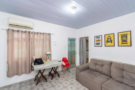 Sala de casa à venda com 2 quartos, 200m² em Brás de Pina, Rio de Janeiro