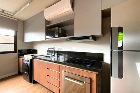 Cozinha de apartamento para alugar com 1 quarto, 49m² em Santa Tereza, Belo Horizonte