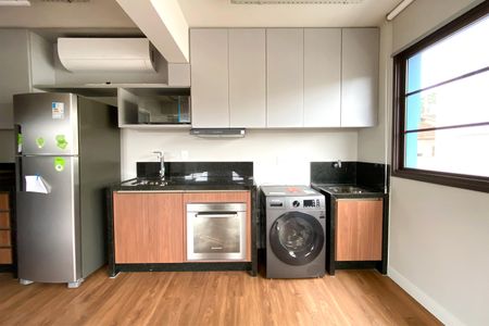 Cozinha de apartamento para alugar com 1 quarto, 49m² em Santa Tereza, Belo Horizonte