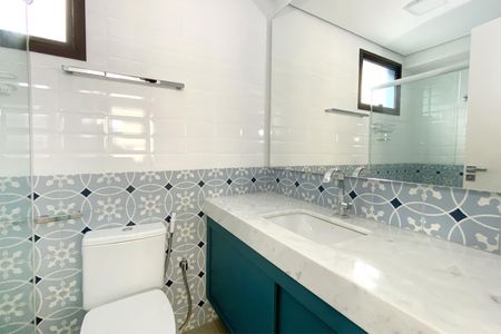 Banheiro de apartamento para alugar com 1 quarto, 49m² em Santa Tereza, Belo Horizonte