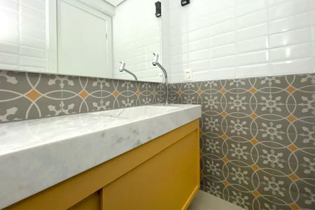 Lavabo de apartamento para alugar com 1 quarto, 49m² em Santa Tereza, Belo Horizonte