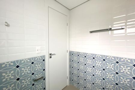 Banheiro de apartamento para alugar com 1 quarto, 49m² em Santa Tereza, Belo Horizonte