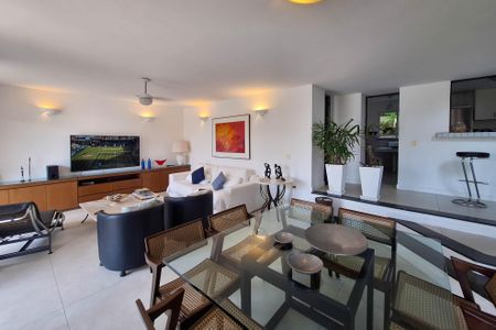 Sala de casa de condomínio à venda com 4 quartos, 250m² em Badu, Niterói