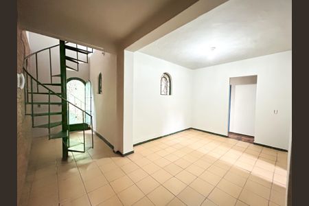 Casa para alugar com 4 quartos, 200m² em Glória, Belo Horizonte