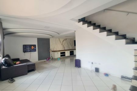 Sala de casa para alugar com 3 quartos, 250m² em Vila das Palmeiras, Guarulhos