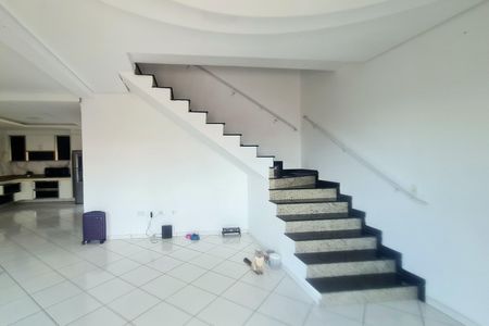 Sala de casa para alugar com 3 quartos, 250m² em Vila das Palmeiras, Guarulhos