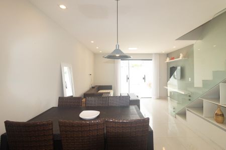 Sala de casa para alugar com 3 quartos, 150m² em Guaratiba, Rio de Janeiro