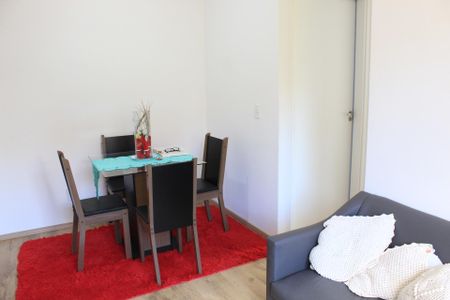 Sala de apartamento para alugar com 2 quartos, 44m² em Roselândia, Cotia