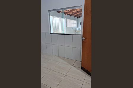 Sala de casa para alugar com 2 quartos, 300m² em Residencial Canadá, Goiânia