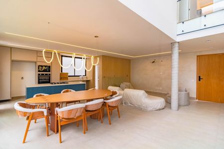 Casa de Condomínio para alugar com 4 quartos, 310m² em Jardim Prudência, São Paulo