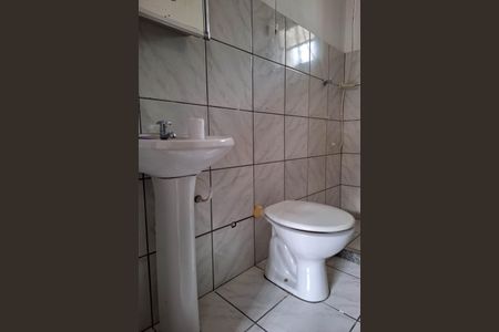 Banheiro de kitnet/studio para alugar com 1 quarto, 25m² em Engenho do Mato, Niterói