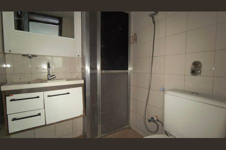 Banheiro de kitnet/studio para alugar com 1 quarto, 33m² em Vargem Grande, Rio de Janeiro