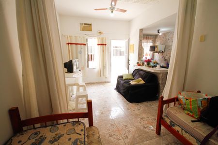 Sala de kitnet/studio para alugar com 1 quarto, 30m² em Canto do Forte, Praia Grande