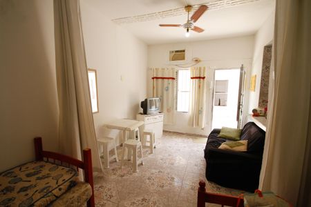 Sala de kitnet/studio para alugar com 1 quarto, 30m² em Canto do Forte, Praia Grande
