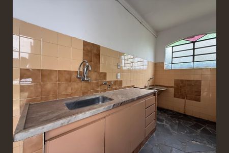 Casa para alugar com 4 quartos, 300m² em Caiçaras, Belo Horizonte