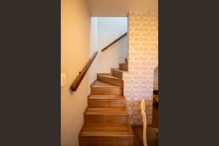 Escada de casa à venda com 3 quartos, 127m² em Cidade Intercap, Taboão da Serra