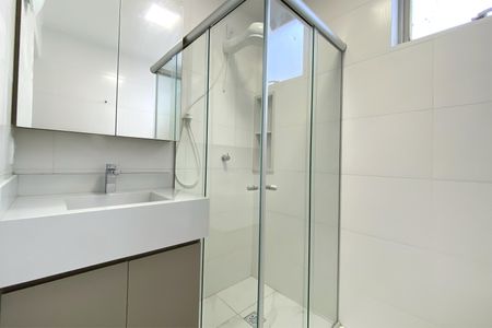 Banheiro da Suíte de apartamento para alugar com 1 quarto, 50m² em Funcionários, Belo Horizonte