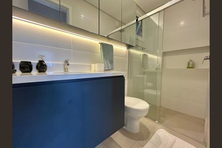 Banheiro de apartamento para alugar com 1 quarto, 52m² em Campeche, Florianópolis