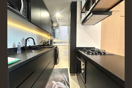 Cozinha de apartamento para alugar com 1 quarto, 52m² em Campeche, Florianópolis