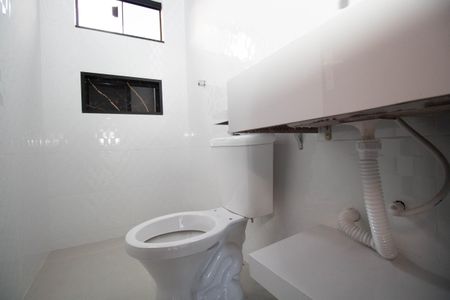 Banheiro Social de kitnet/studio para alugar com 1 quarto, 42m² em Ade Águas Claras, Brasília