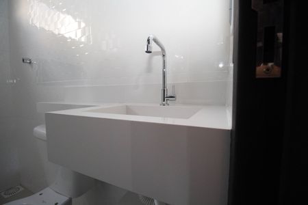 Banheiro Social de kitnet/studio para alugar com 1 quarto, 42m² em Ade Águas Claras, Brasília