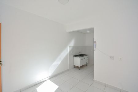 Sala/Cozinha de apartamento para alugar com 1 quarto, 22m² em Parque Grajaú, São Paulo