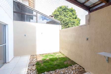 Quintal de casa de condomínio à venda com 3 quartos, 97m² em Chácara Primavera, Campinas