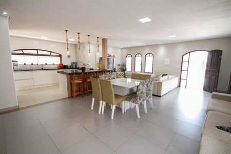 Sala de casa para alugar com 4 quartos, 275m² em Balneario Flórida, Praia Grande