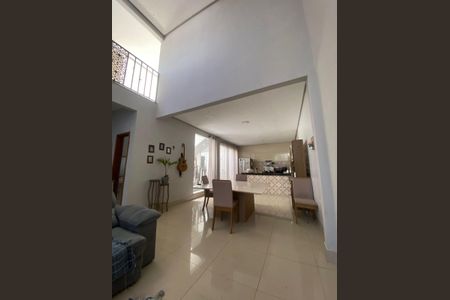 Casa de Condomínio para alugar com 4 quartos, 155m² em Condomínio Amin Camargo, Goiânia
