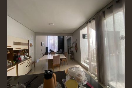 Casa de Condomínio para alugar com 4 quartos, 155m² em Condomínio Amin Camargo, Goiânia