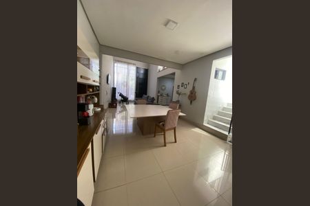 Casa de Condomínio para alugar com 4 quartos, 155m² em Condomínio Amin Camargo, Goiânia