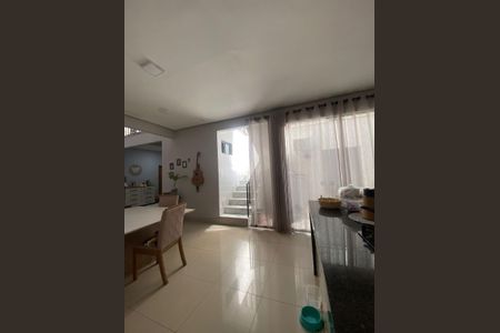 Casa de Condomínio para alugar com 4 quartos, 155m² em Condomínio Amin Camargo, Goiânia