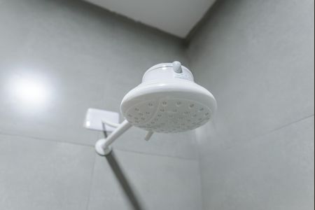 Banheiro de kitnet/studio para alugar com 1 quarto, 20m² em Vila Nogueira, Taubaté