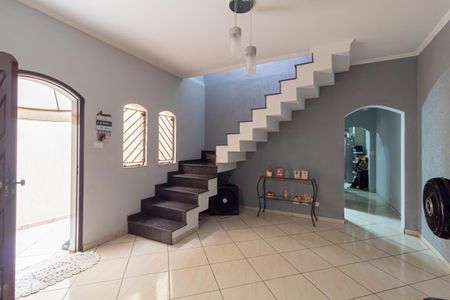 Sala de casa para alugar com 4 quartos, 210m² em Parque Paineiras, São Paulo