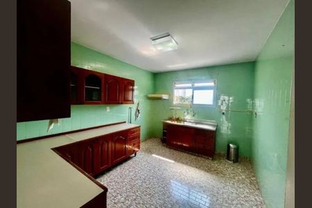 Casa à venda com 2 quartos, 120m² em Jardim Aeroporto, São Paulo