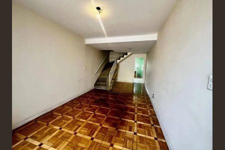 Casa à venda com 2 quartos, 120m² em Jardim Aeroporto, São Paulo