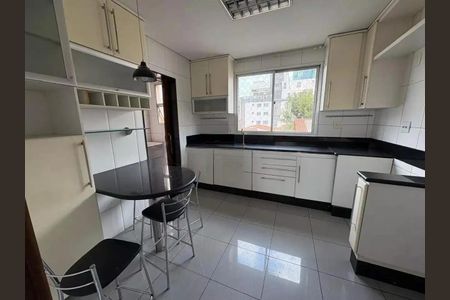 Apartamento para alugar com 3 quartos, 117m² em Barreiro, Belo Horizonte