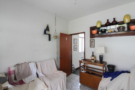 Sala 1 de casa para alugar com 3 quartos, 360m² em Floramar, Belo Horizonte