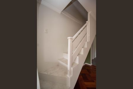 Escada de casa para alugar com 2 quartos, 100m² em Jardim Sao Ricardo, São Paulo