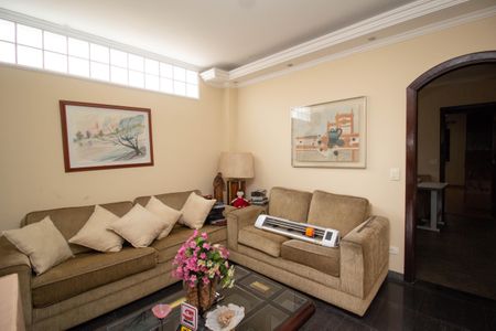 Sala de casa à venda com 3 quartos, 250m² em Vila Pereira Barreto, São Paulo