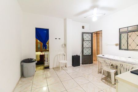 Sala 1 de casa à venda com 4 quartos, 200m² em Conjunto Habitacional Aguia de Haia, São Paulo