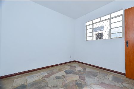 Quarto 2 de casa para alugar com 2 quartos, 90m² em São Pedro, Belo Horizonte