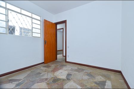 Quarto 2 de casa para alugar com 2 quartos, 90m² em São Pedro, Belo Horizonte