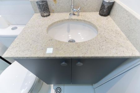 Banheiro de kitnet/studio para alugar com 1 quarto, 28m² em Tucuruvi, São Paulo