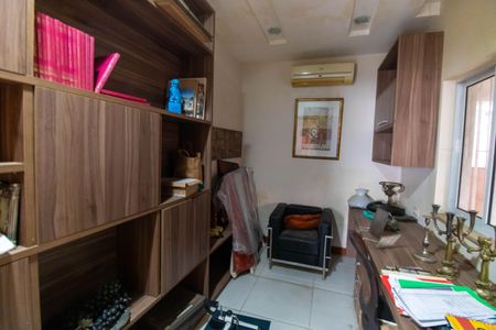 Quarto 1 de casa para alugar com 3 quartos, 300m² em Santa Rosa, Niterói
