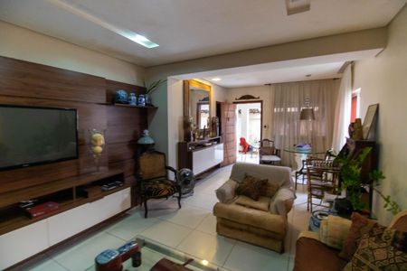 Sala de casa para alugar com 3 quartos, 300m² em Santa Rosa, Niterói